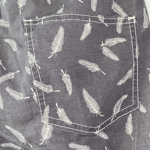 Howe  Los Angeles No 65 Creative Workforce Men's Shorts - Picture 6 of 8